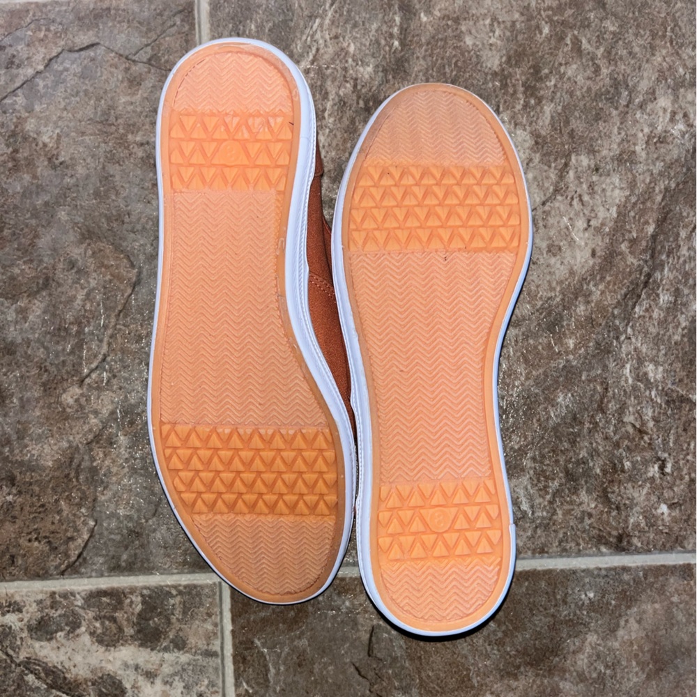 universal thread shoes - Picture 2 of 3